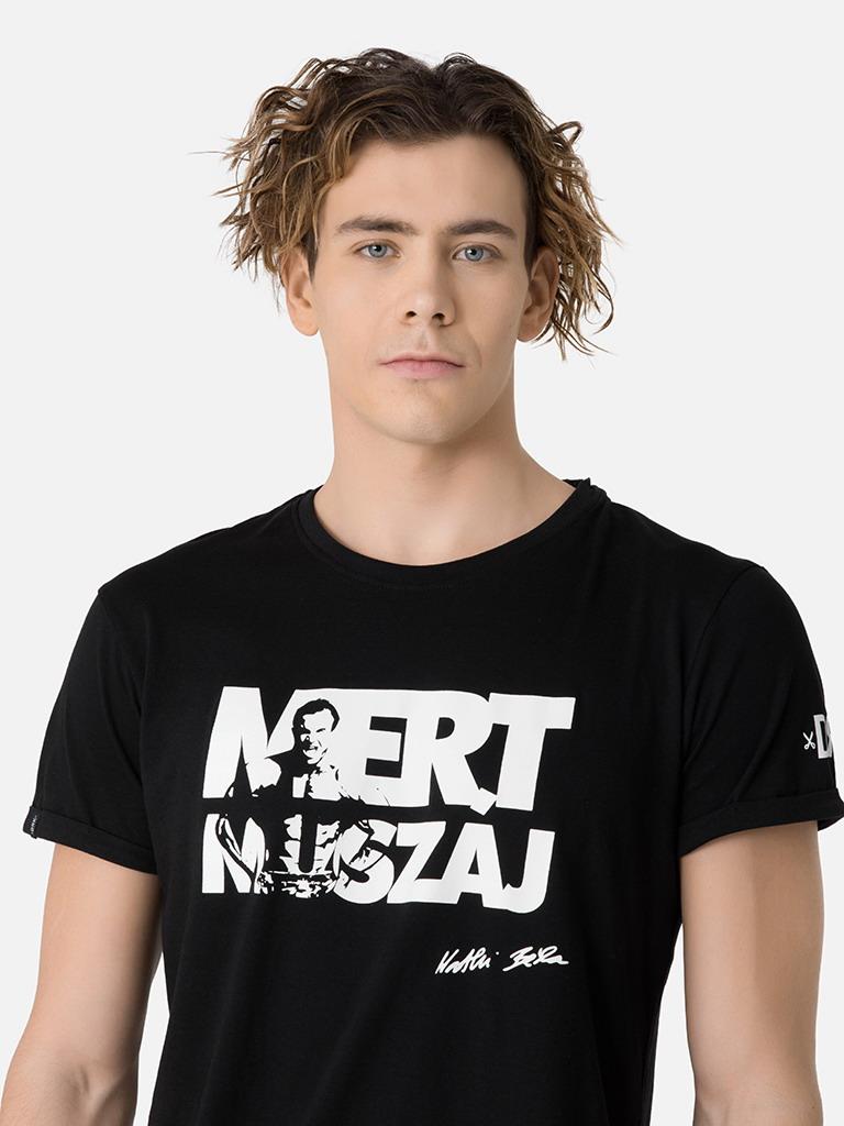 Dorko Férfi Póló DRK x KATHI BÉLA T-SHIRT MAN DT22MUSZAJM0001 - M